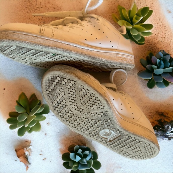 Adidas Stan Smith Classics - Picture 4 of 4